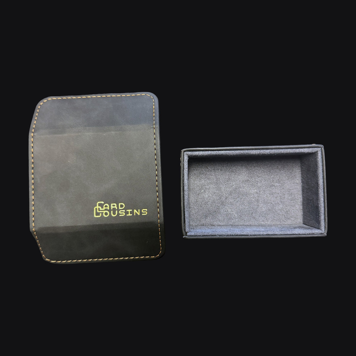 Kintsugi Dice Tray geöffnet, Deckel mit Logo neben der Schale